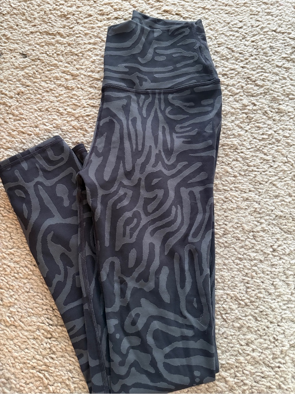 Vuori Women's Black Maze Patterned Leggings